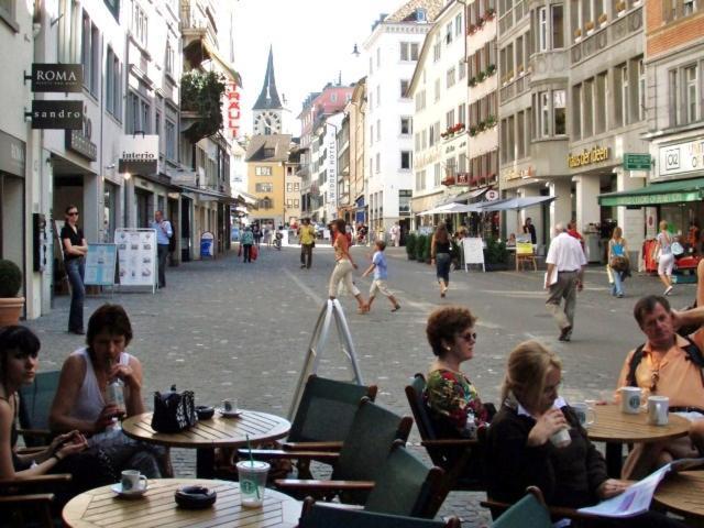 Pedestrian Area Close To Bahnhofstrasse Цюрих Экстерьер фото